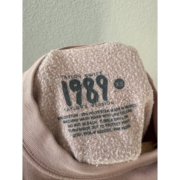 Taylor Swift 1989 Tour Pink Crewneck Fleece Sweater Graphic Taylors Version XS - Picture 6 of 6